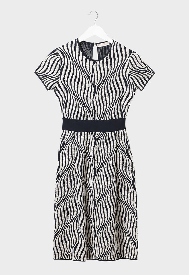 Vestido comprido preto e branco, €270, Stefanel