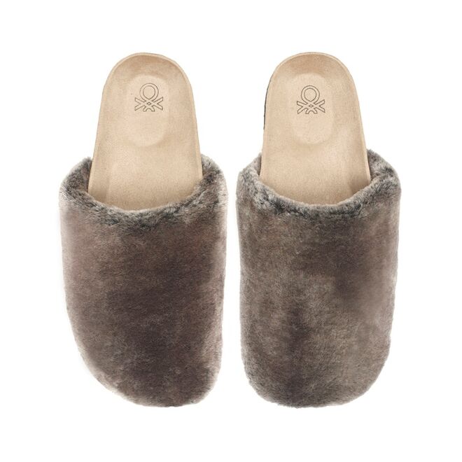 Chinelos de quarto, €29.95, Undercolors of Benetton