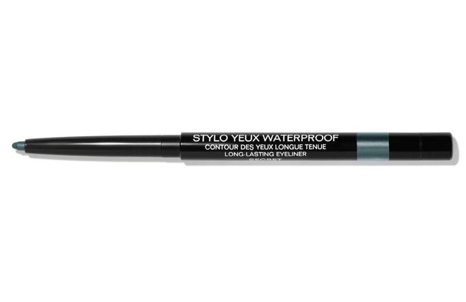 Stylo Yeux Waterproof no tom #867 Secret, €26, Chanel