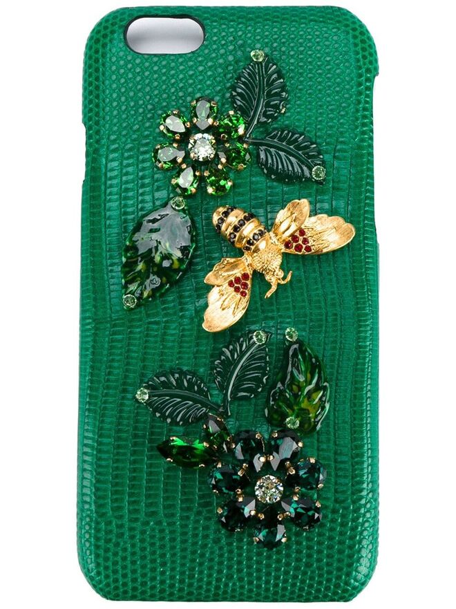 Crystal Embellished Goatskin iPhone 6 Case, €592, Dolce & Gabbana, em www.farfetch.com