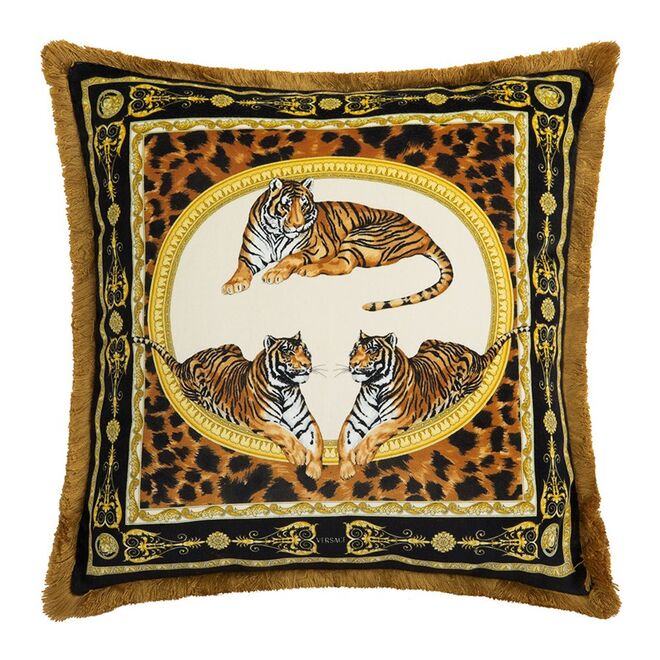 Almofada, €204, Versace Home, em amara.com 