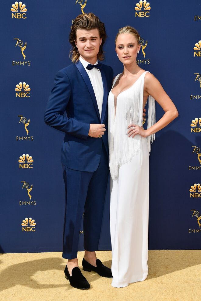 Joe Keery e Maika Monroe