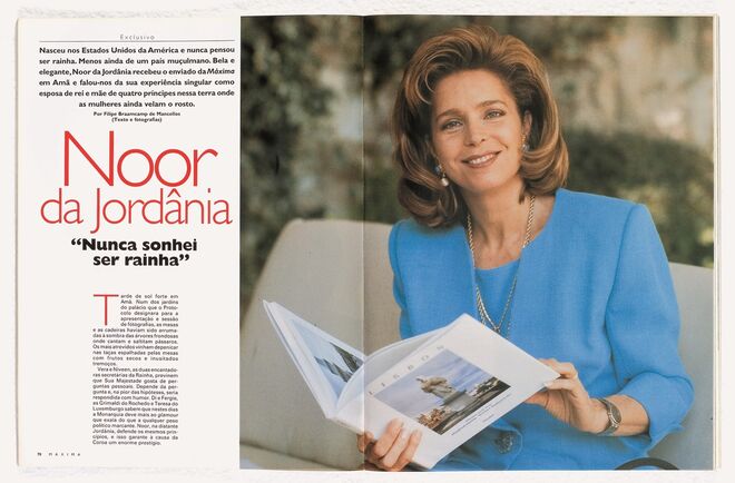 Rainha Noor da Jordânia recebeu o enviado da Máxima num palácio de Amã. Em 1994. Por Filipe Braamcamp de Mancellos. Fotografia: Filipe Braamcamp de Mancellos.
