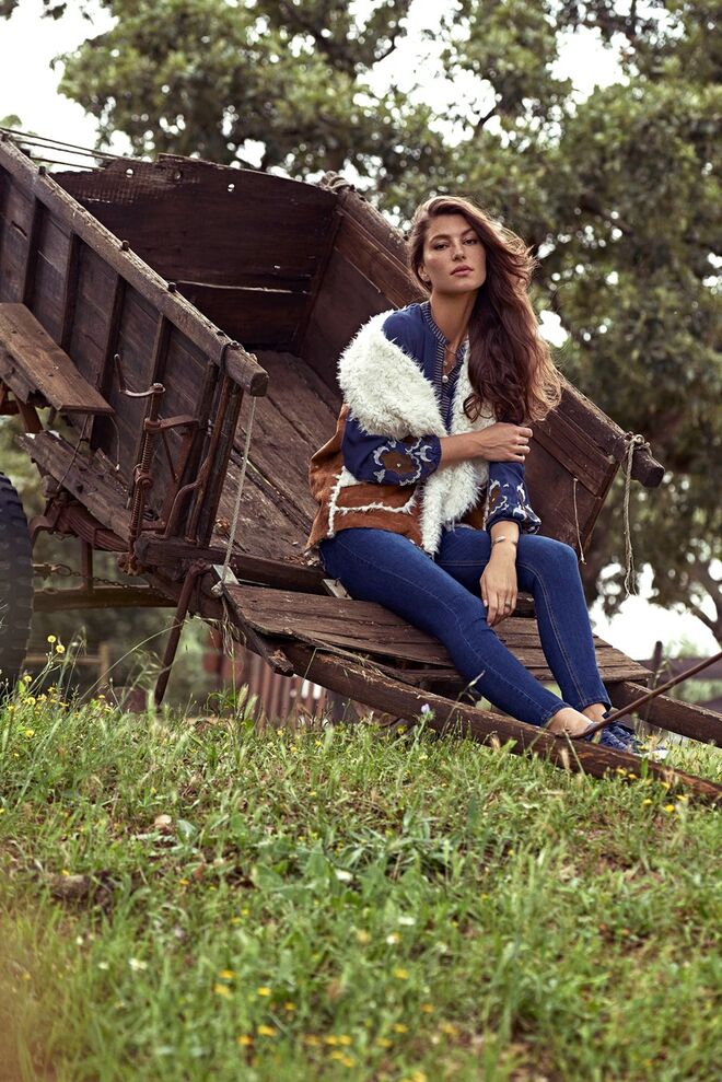 Blusa, €34-99, Colete €32-99, Calças €39,99 e Tenis €24,99, Natura