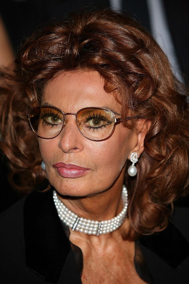 Sophia Loren no desfile de Alta-Costura Giorgio Armani Privé primavera/verão, em 2008