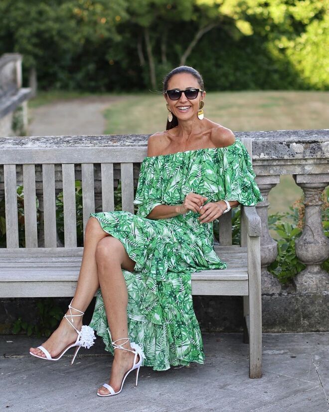 Luna De Casanova com vestido Catherine Prevost e saltos Aquazzura