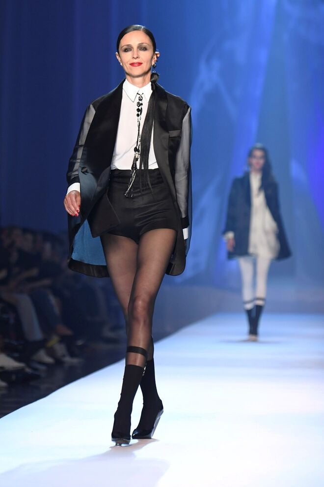 Luna De Casanova desfila para Jean-Paul Gaultier na apresentação da coleção para o outono/inverno 2018-2019