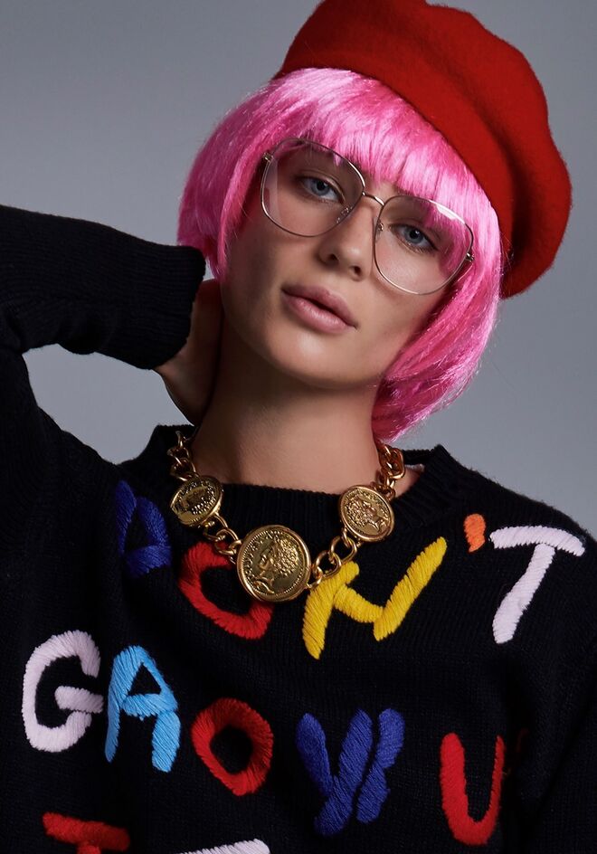 Styling e Produção de Moda: Sarah Mayra | Camisa: Molly Bracken, Óculos: H&M