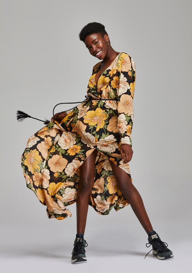 Styling e Produção de Moda: Marta André | Vestido: Forever21, Botas: Palladium, Acessórios: Acervo da produção