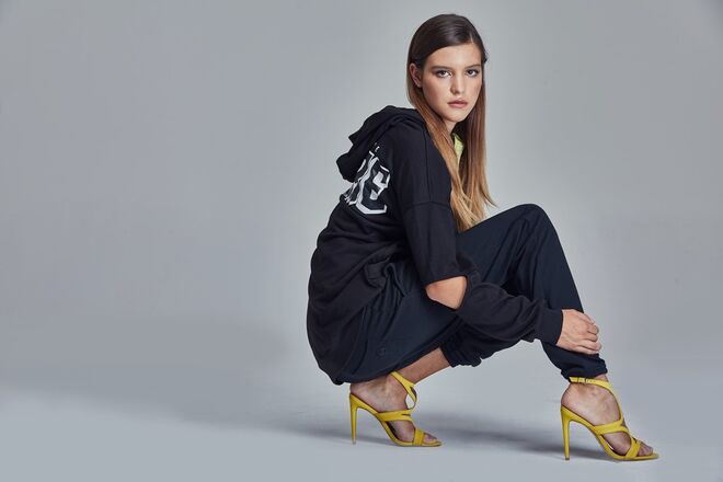 Styling e Produção de Moda: Madalena Múrias | Calças e Casaco: Forever21 Kendall + Kylie, Sapatos: Steve Madden, Modelo: Beatriz Inácio (Blast Models), Maquilhadora: Sílvia Ferreira