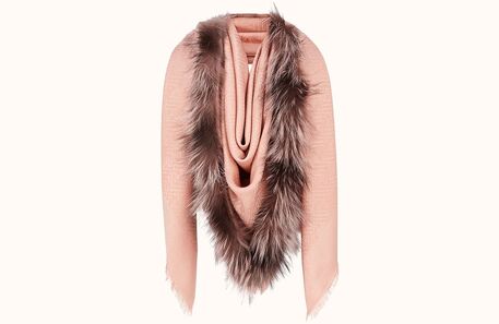 A polémica em torno do cachecol "vulva" da Fendi