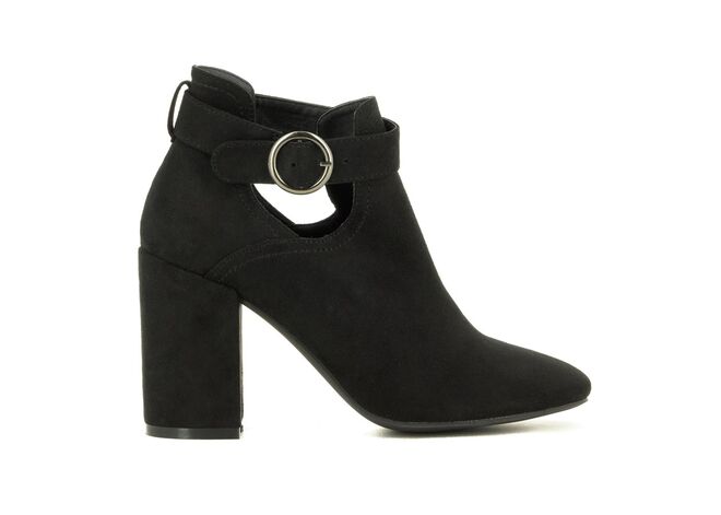 Botim em camurça, €24,95, SEASIDE