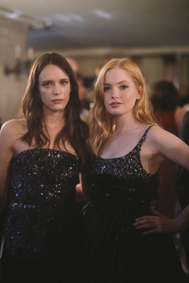 Stacy Martin e Ellie Bamber