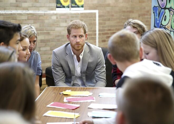 O príncipe Harry na vista ao Joff Youth Centre, em Sussex