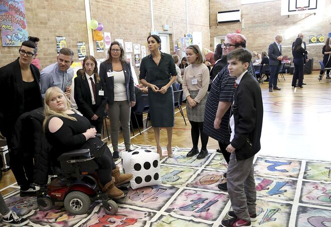 Meghan Markle na visita oficial ao Joff Youth Centre, em Sussex