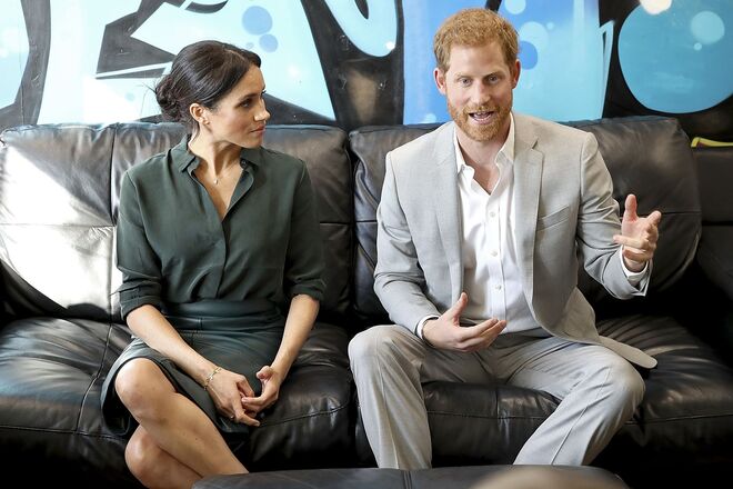 Meghan Markle e o príncipe Harry na visita oficial ao Joff Youth Centre, em Sussex