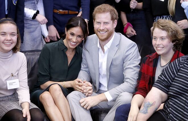 Meghan Markle e o príncipe Harry na visita oficial ao Joff Youth Centre, em Sussex