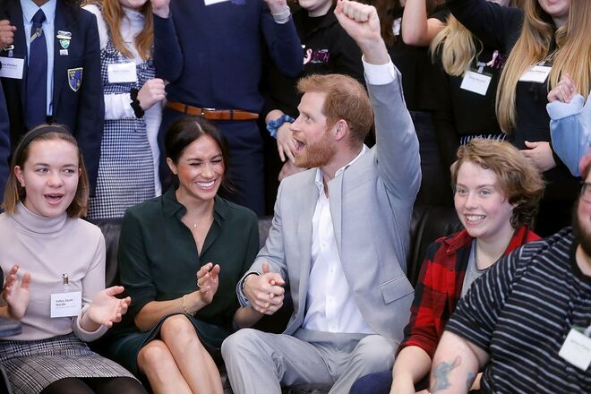 Meghan Markle e o príncipe Harry na visita oficial ao Joff Youth Centre, em Sussex