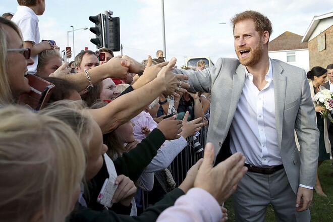 O príncipe Harry chega ao Joff Youth Centre