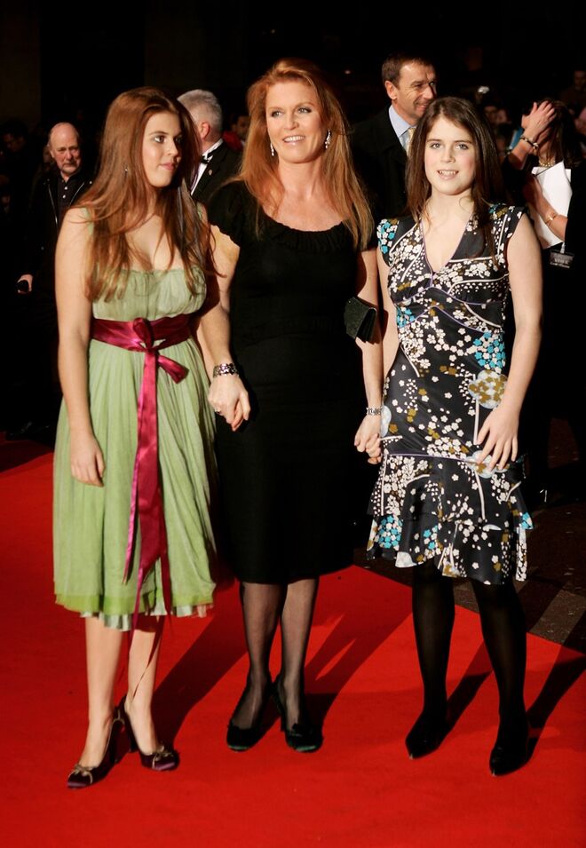 Sarah Ferguson e as filhas em 2004, em Londres
