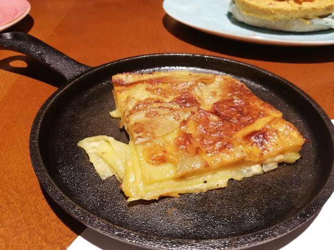 Gratin de batata doce com queijo velho picante