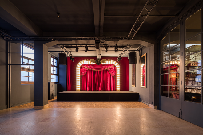 Ouvir jazz no Clube Ferroviário