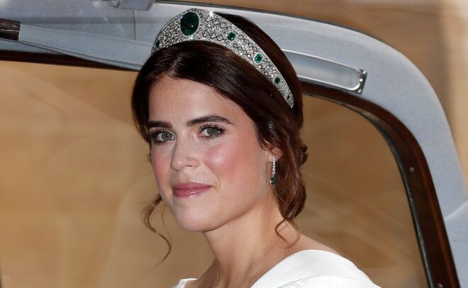 A princesa Eugenie com a tiara de esmeraldas Greville