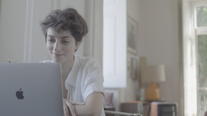 Joana Barrios em "Armário"