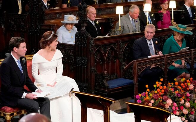 Eugenie sorri para os Duques de York