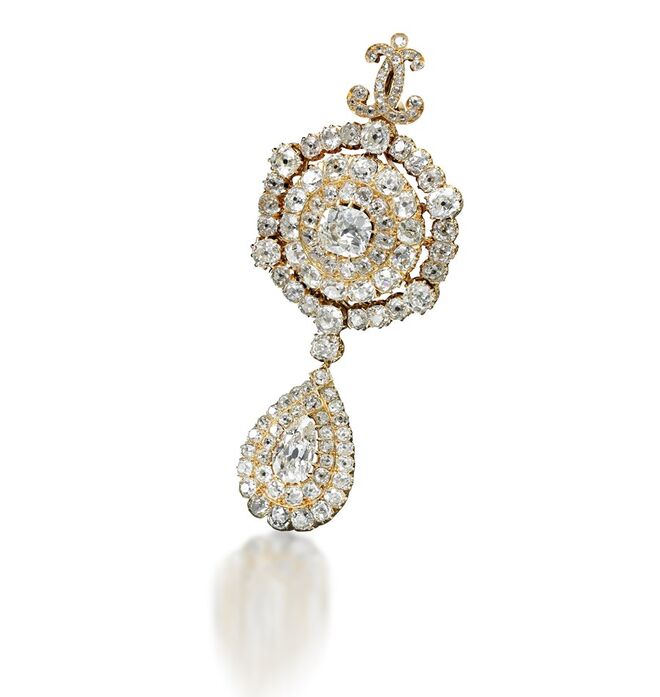 Pregadeira em diamantes. Leilão Royal Jewels from the Bourbon-Parma Family, da Sotheby’s.