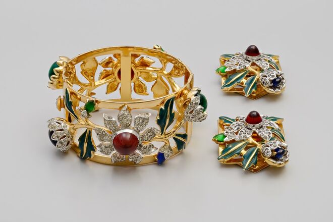 Joias Corocraft, 1939. Exposição Bijoux-Bijoux! Costume Jewellery from Chanel to Dior. 