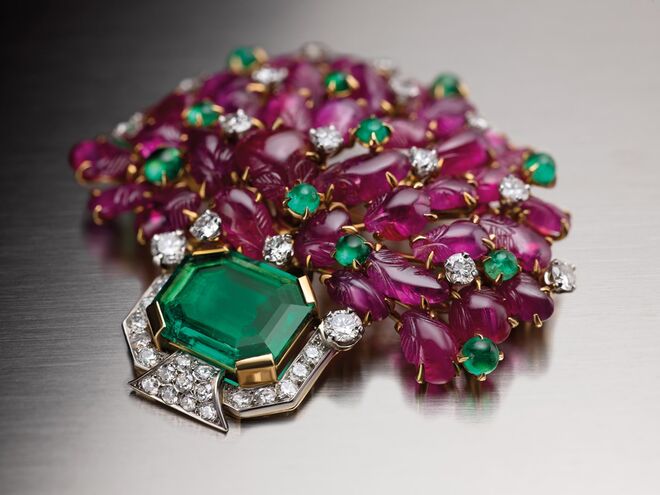 Pregadeira Giardinetto (1959), da Coleção Bulgari Heritage. Exposição Bulgari. Tribute to Femininity. Magnificent Roman Jewels.