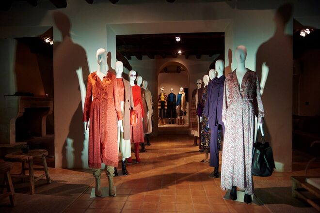 Apresentação da coleção outono/inverno da Mango em , na guest house La Granja.