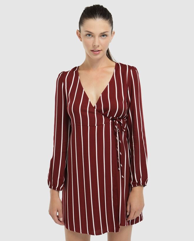 Vestido cruzado, €29,99, Easy Wear, no El Corte Inglés