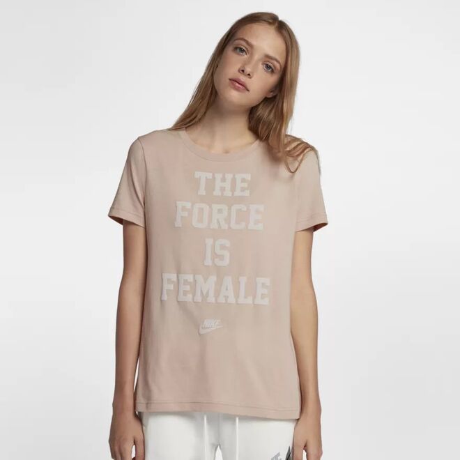 T-shirt desportiva, €25, Nike