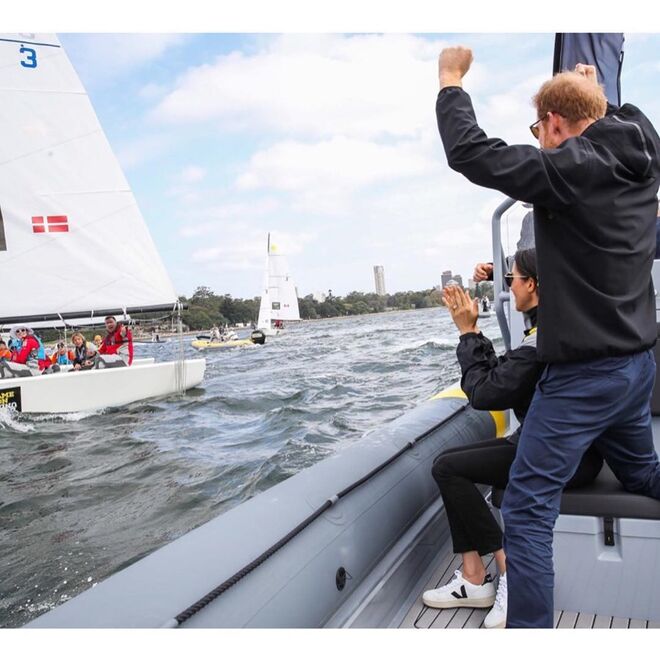 Meghan e Harry a marcarem presença nos Invictus Games e a darem apoio a alguns participantes; 