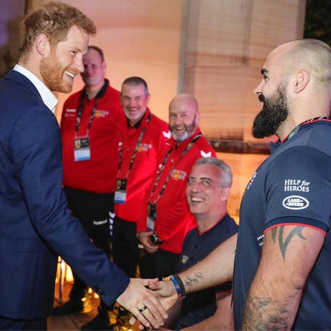 Príncipe Harry a conhecer alguns participantes na Casa do Governo de Sydney. 