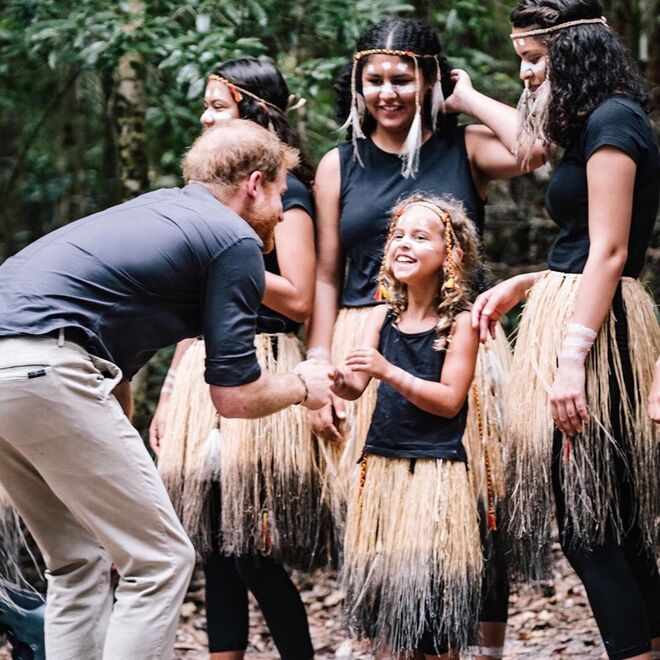 O Duque com a comunidade da Ilha de Fraser, depois de um discurso sobre a preservação florestal da ilha; 