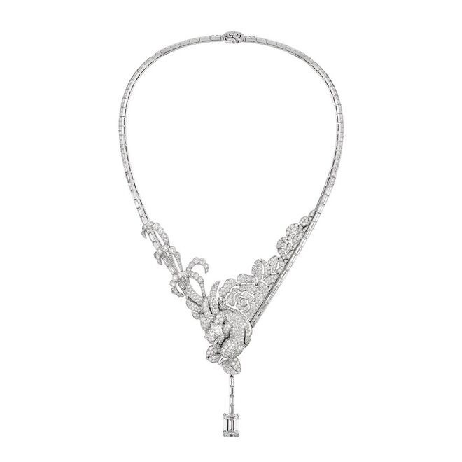 Colar Précieux Envol da colecção Coromandel, Chanel (preço sob consulta). 