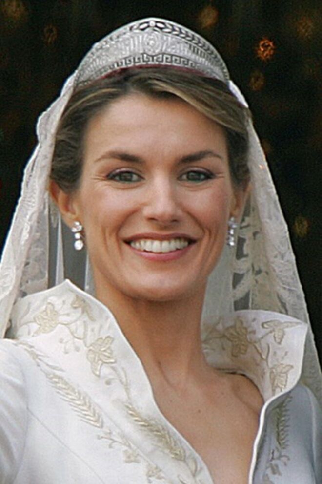A princesa Letizia de Espanha com a tiara Prussiana no dia do seu casamento, em 2004.
