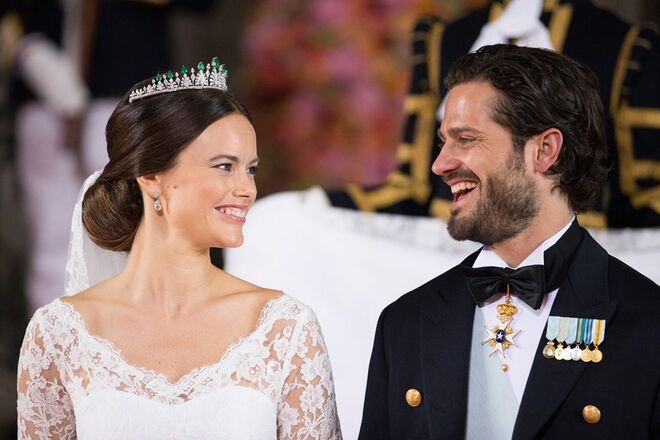 Sofia Hellqvist com a sua tiara de casamento, um presente dos sogros, os reis da Suécia.