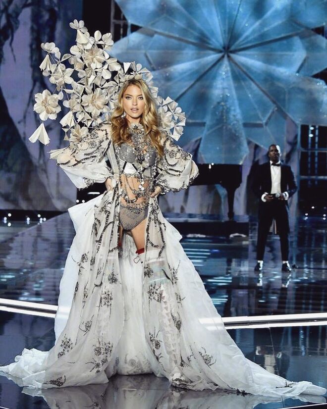 Martha Hunt no Victoria's Secret Fashion Show 2017