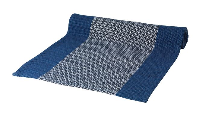 Välgörande Corre-mesa 40x140 cm, €19,99, Ikea