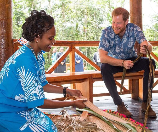 Príncipe Harry no Parque Nacional Colo-i-Suva nas Ilhas Fiji;