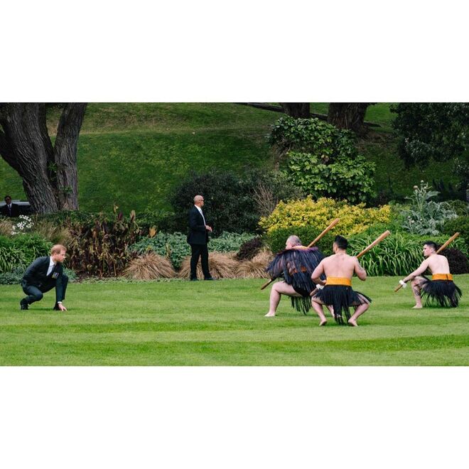 Uma saudação em hongi para o Duque e a Duquesa de Sussex;