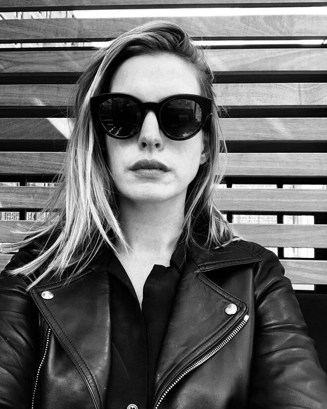 Escorpião (23 de outubro – 21 de novembro)
Misterioso, intenso e determinado.
Os nativos de Escorpião são sempre misteriosos. Não se contentam com meios amores ou meias verdades, o que torna as suas personalidades intensas, mas também pragmáticas. Escondem muitas vezes o seu lado emocional, o que não quer dizer que não o tenham. Um conselho: Não tente desdobrar-se em tarefas impossíveis e tire partido do seu carisma. 