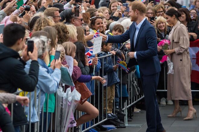 A receção a Meghan e Harry em Karanga Plaza;