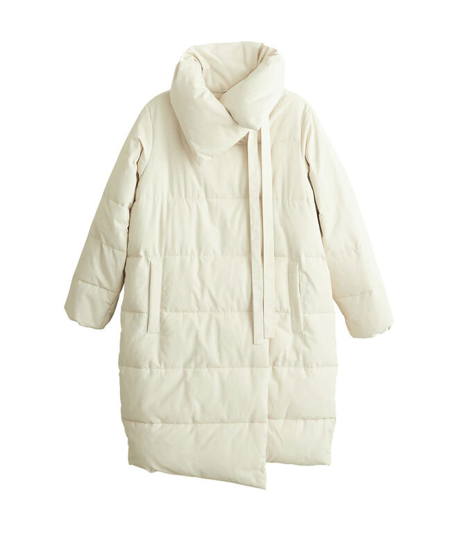 Anoraque acolchoado oversized, €89,99, Mango