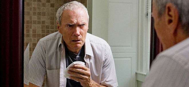 não podemos deixar de mencionar o filme The Mule, de Clint Eastwood, que aos 88 anos realiza e protagoniza a personagem de Earl Stone, um veterano de guerra que se tornou um traficante de droga para o cartel mexicano Sinaloa.