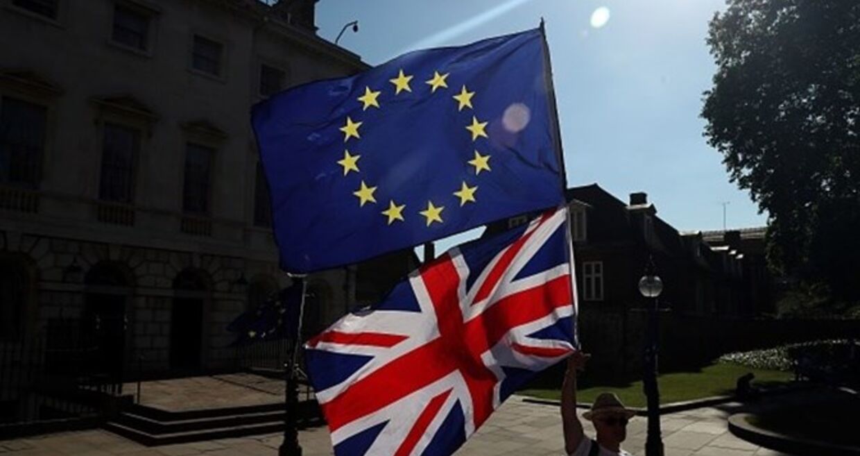 Selecionar Adicionar Iniciar upload Líderes europeus aprovam acordo sobre o Brexit